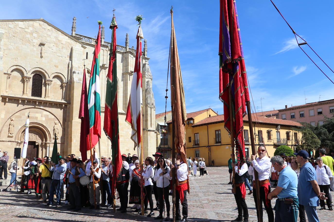 Imágenes del acto realizado en homenaje al el 93 aniversario de la segunda República.