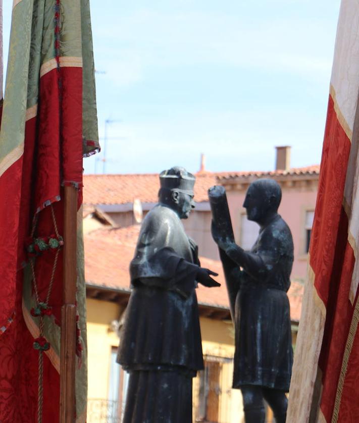 Imagen secundaria 2 - Pendones al cielo de San Isidoro