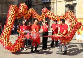 La danza del dragón chino en León