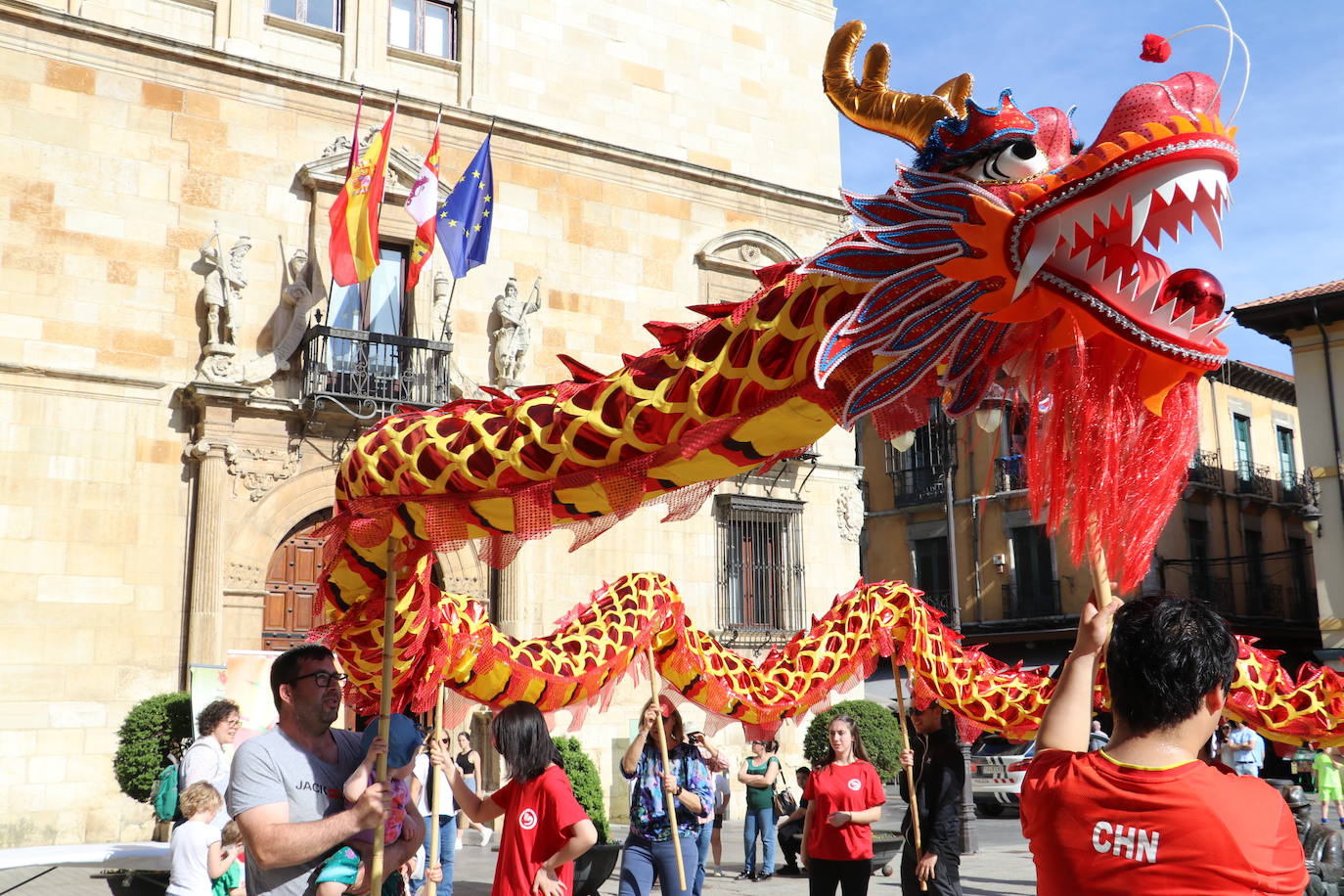 La danza del dragón chino en León