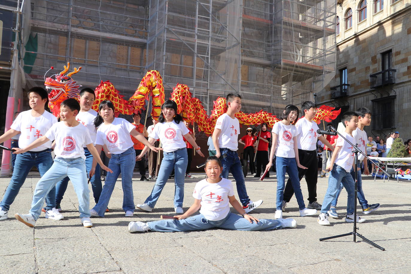 La danza del dragón chino en León