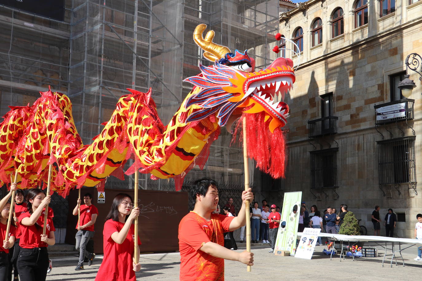 La danza del dragón chino en León