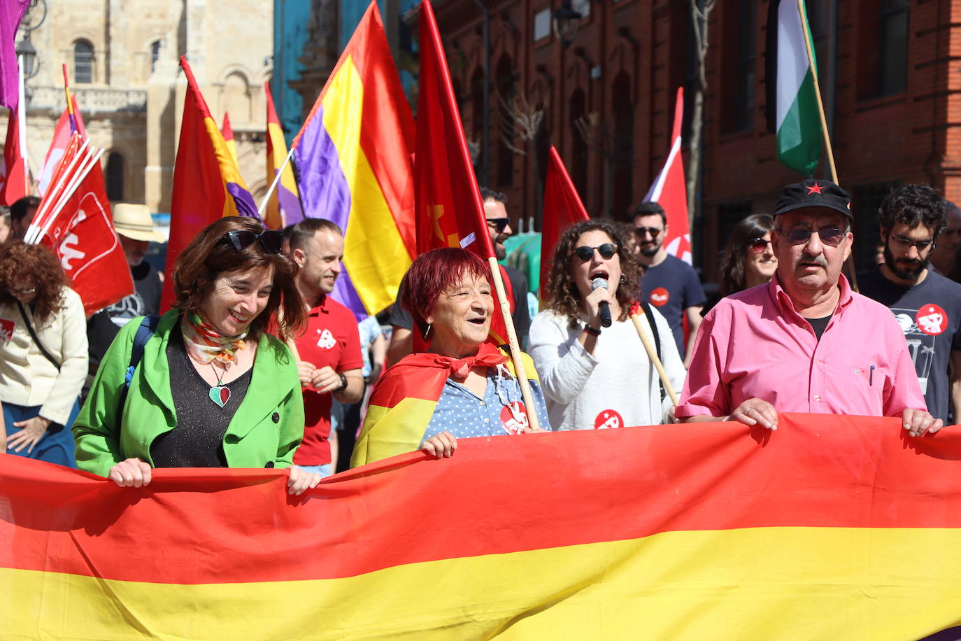 Manifestación a favor de la república en las calles de León