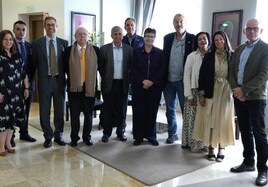 Foto de familia de las delegaciones de la ULE y la Universidad de Washington.