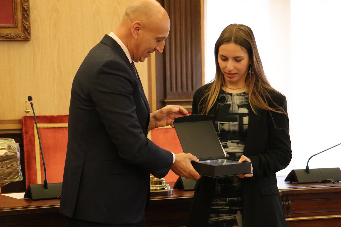 Beatriz García recibe el IX Premio a la Labor por el Comercio Justo