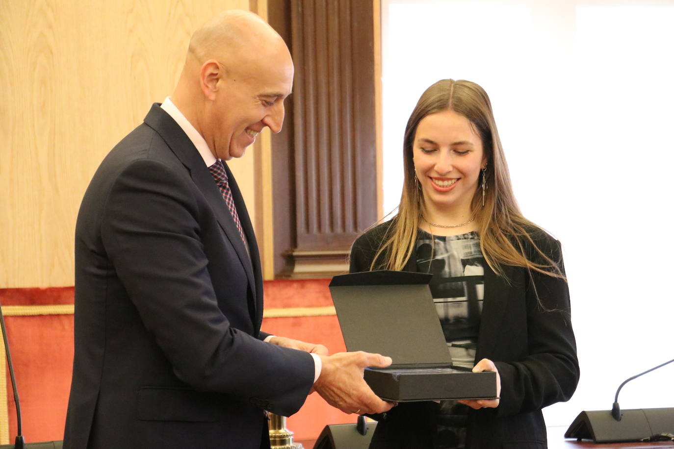 Beatriz García recibe el IX Premio a la Labor por el Comercio Justo