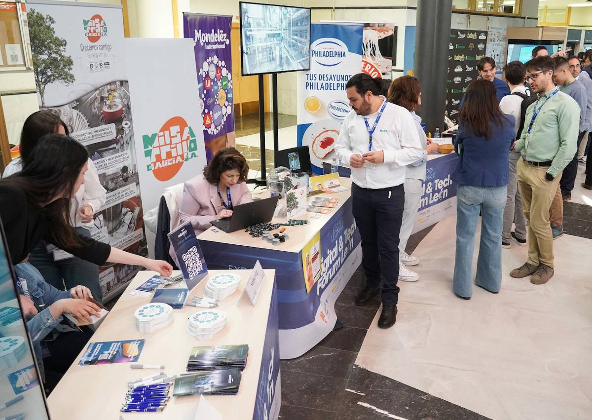 Imagen secundaria 1 - La ULE conecta a 150 alumnos y 40 empresas para un futuro digital