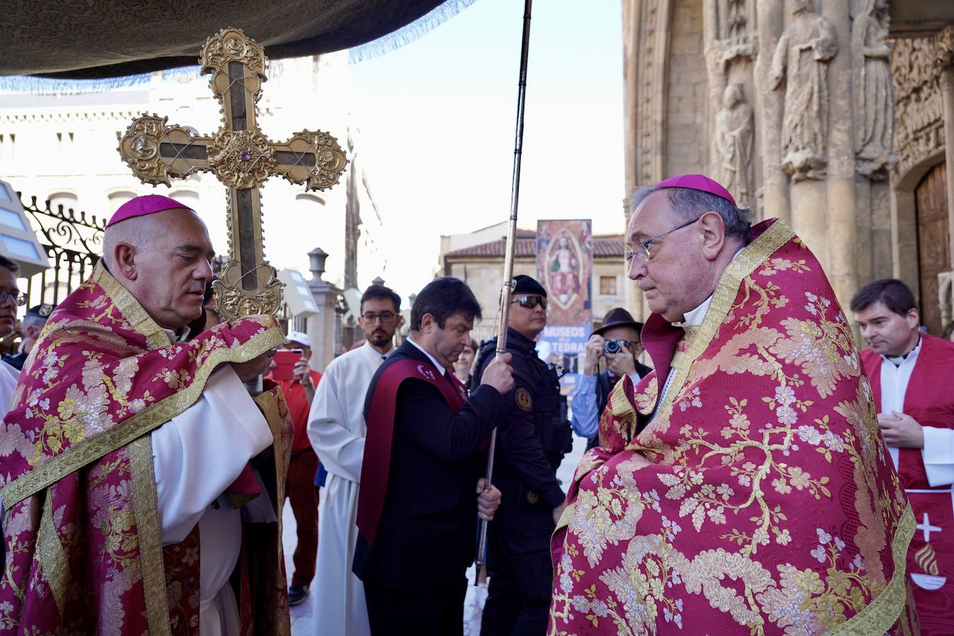 La Catedral de León recibe el &#039;Lignum crucis&#039;