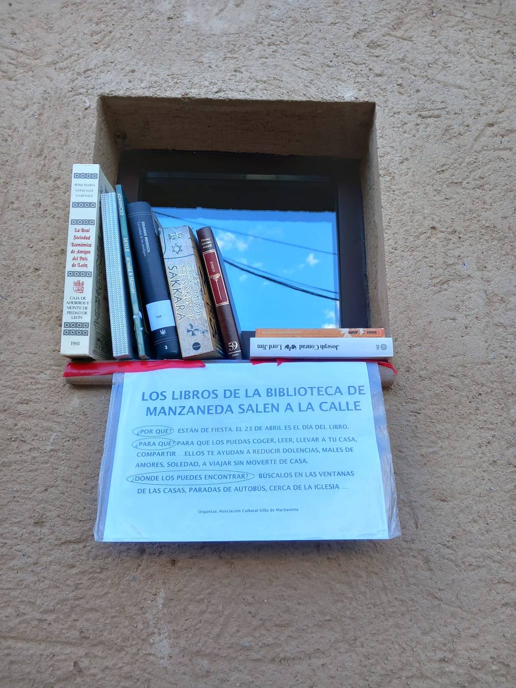 Las calles de Manzaneda de Torío se llenan de libros