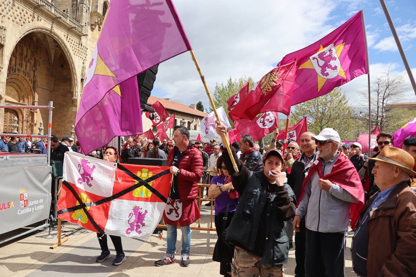 Altercados durante la fiesta del 23 de abril en León