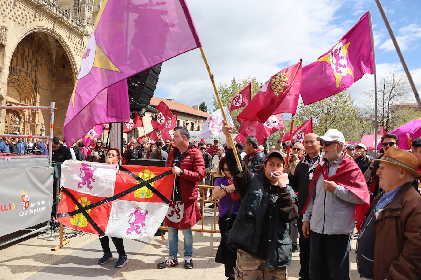 Altercados durante la fiesta del 23 de abril en León