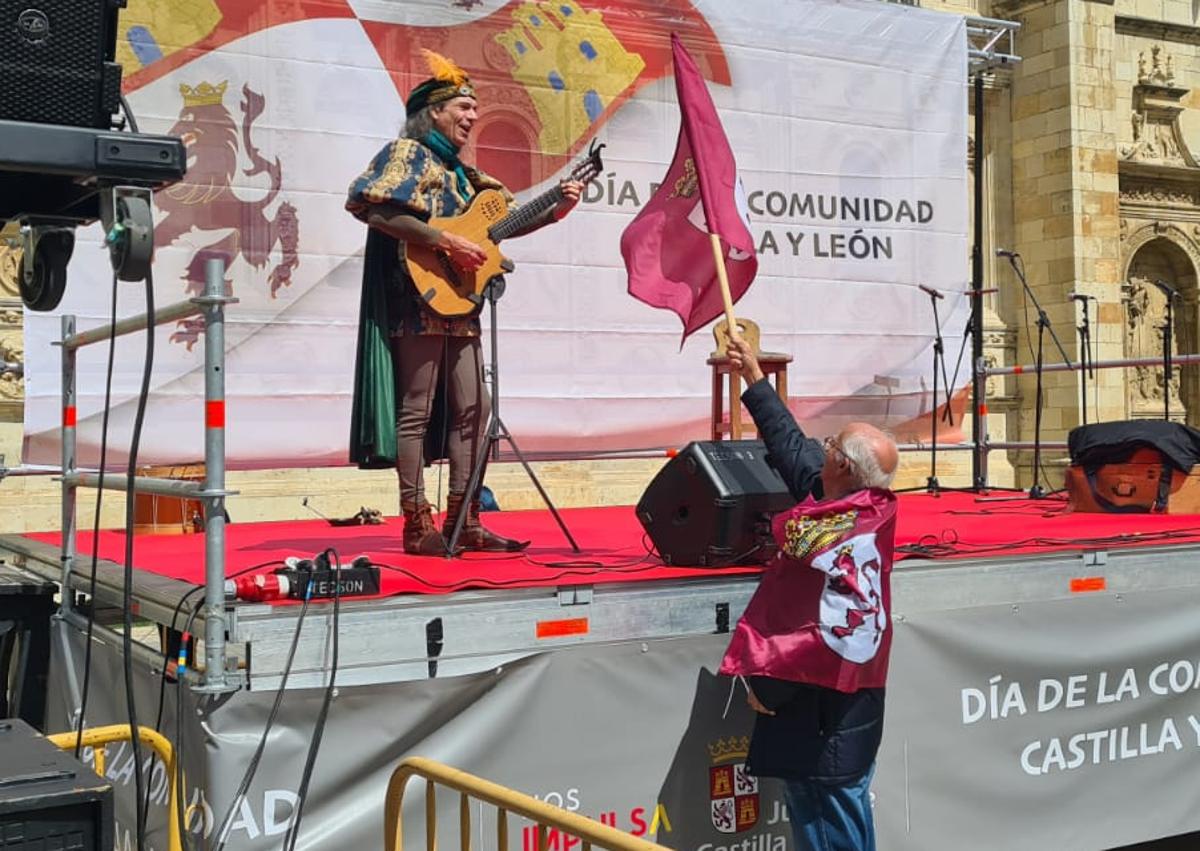 Imagen secundaria 1 - Las protestas obligan a suspender los actos de la Junta programados en León