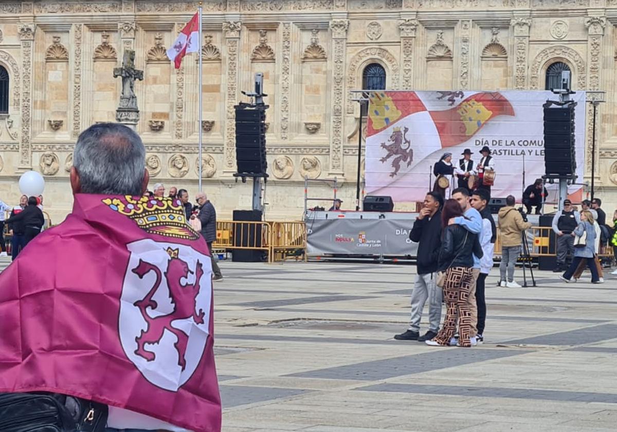 La bandera de Castilla y León izada durante esta mañana.