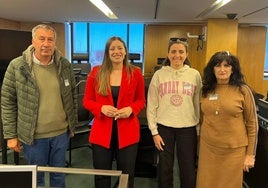 Ester Muñoz recibe en el Congreso a la plataforma.