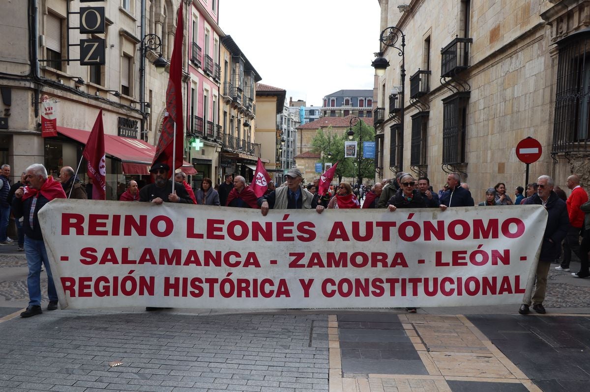 Homenaje a los Héroes Leoneses