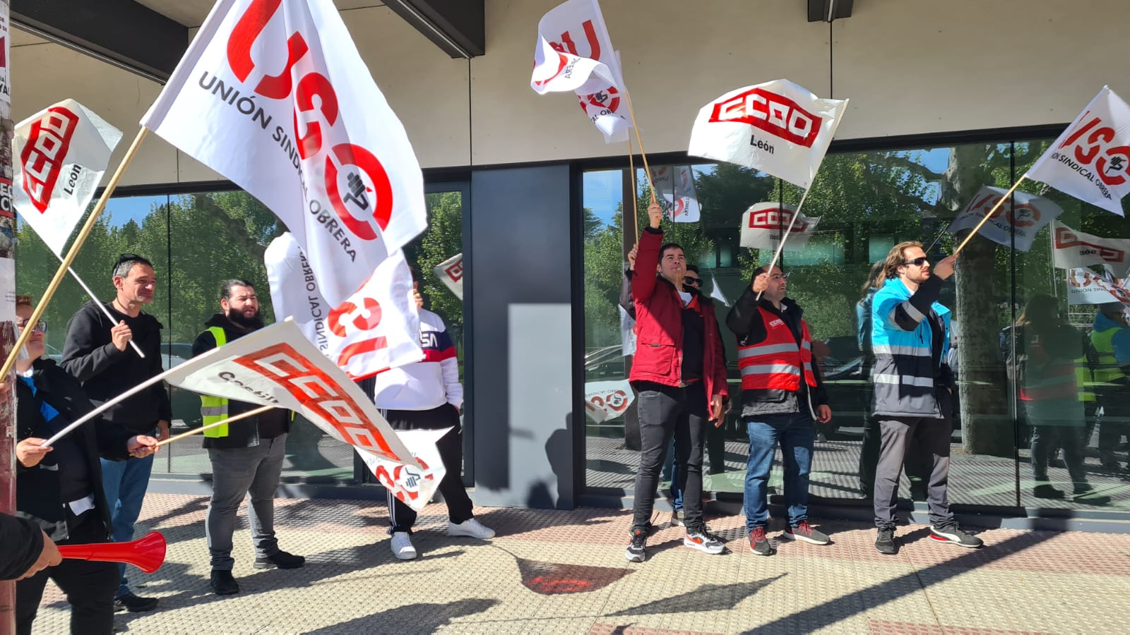 Concentración de los trabajadores de Alsa en León