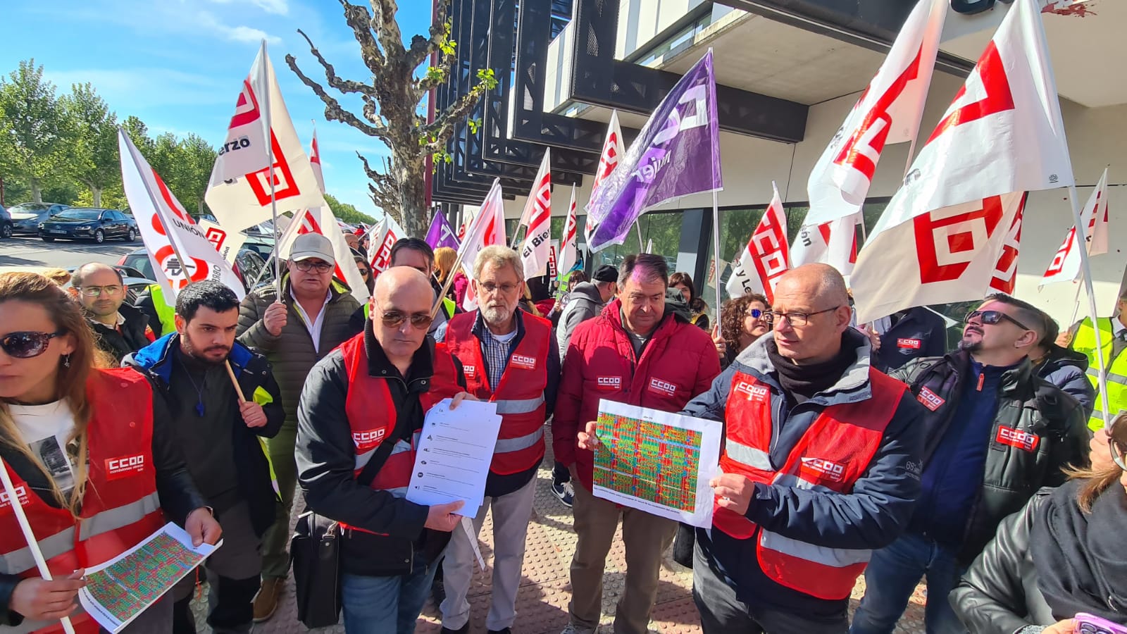 Concentración de los trabajadores de Alsa en León