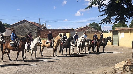 Villanueva de las Manzanas prepara su II Carrera de Cintas a Caballo
