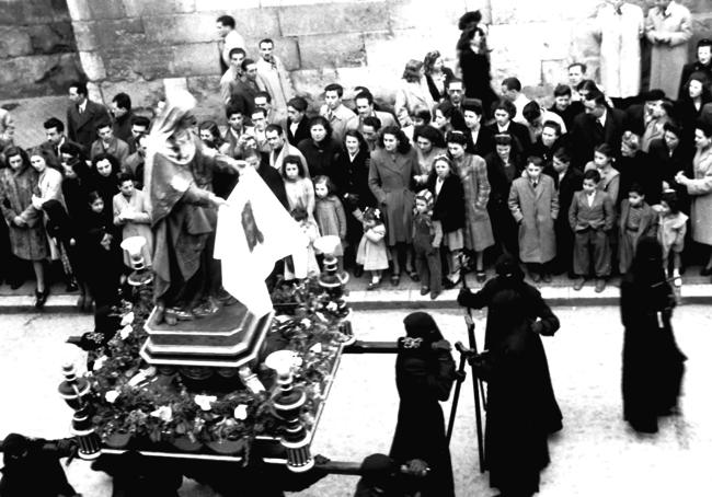 Imagen desde la ventana del Antiguo Ayuntamiento hacia Legión VII. ca.1944.