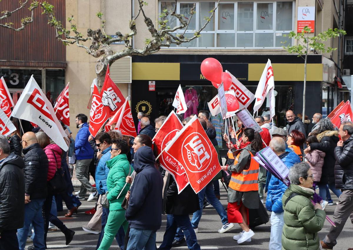 Imagen secundaria 1 - León reivindica el pleno empleo en un Primero de Mayo para «defender la democracia»