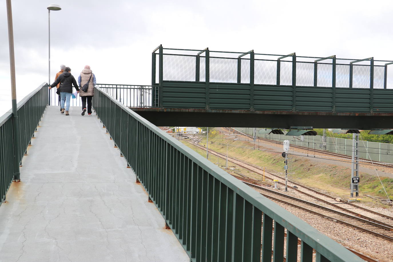 Vías del tren en Trobajo del Cerecedo.