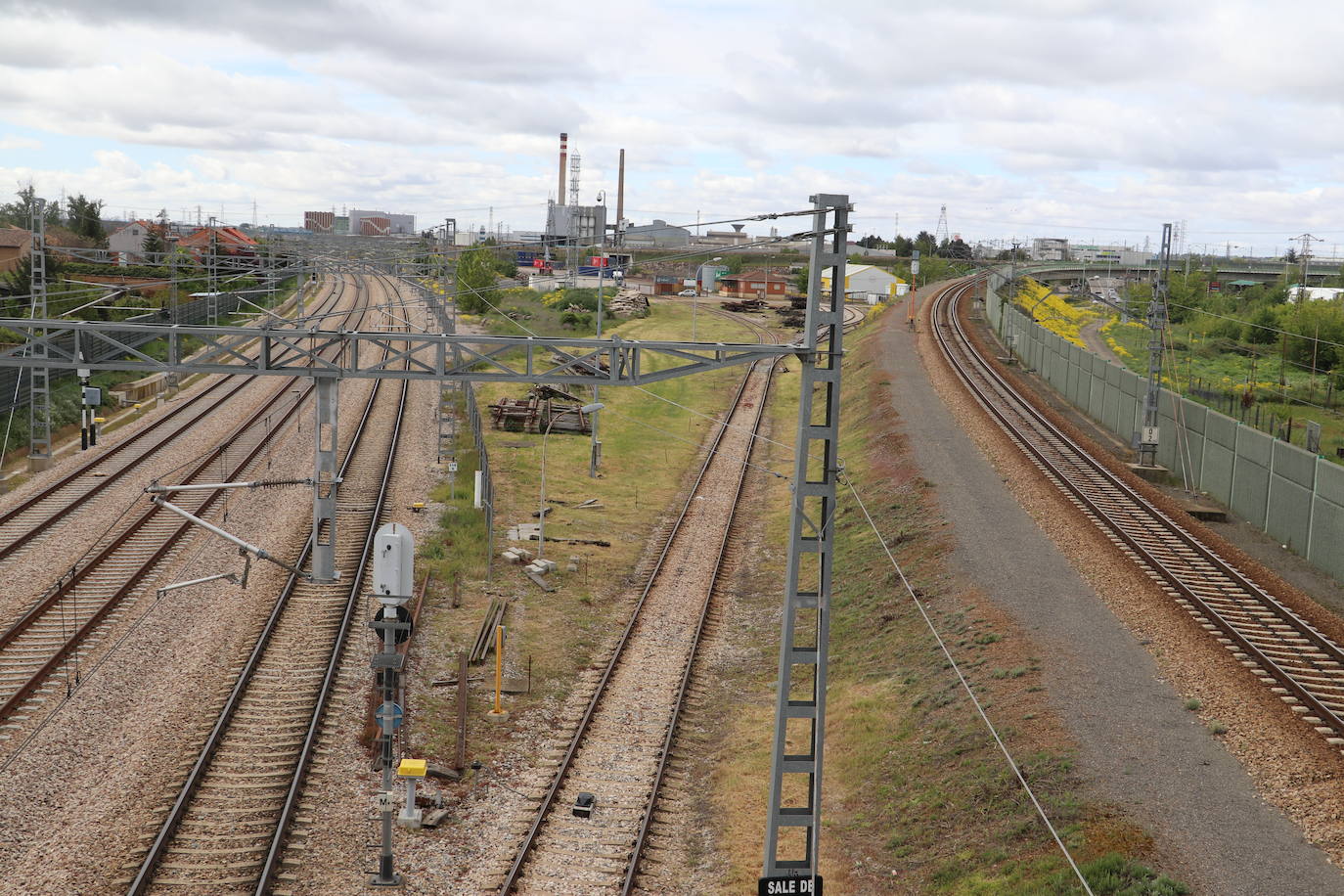 Vías del tren en Trobajo del Cerecedo.