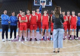 El equipo leonés ha realizado su último entrenamiento en el Palacio de los Deportes antes de emprender el viaje a Gandía, donde disputará desde el jueves la fase de ascenso a LEB Plata