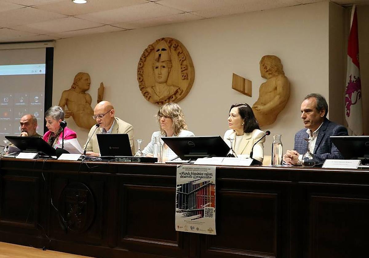 Ponentes en el Congreso Jóvenes Mundo Hispánico durante su inauguración.