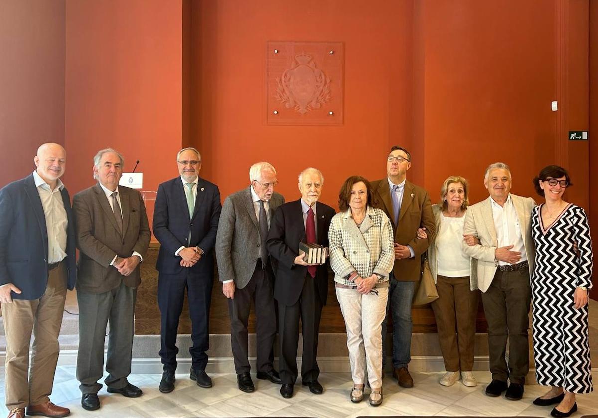 Entrega en la RAE del facsímil.