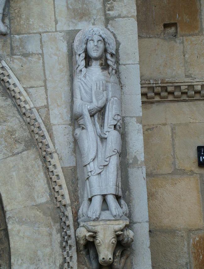 Representación de Pelayo, el niño mártir, en el frontispicio de la Real Colegiata Basílica de San Isidoro.