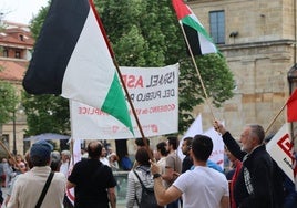 Concentración a favor de Palestina en la plaza de Botines de León.