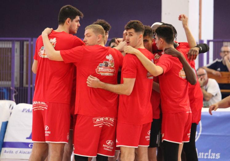 Los jugadores de la Cultural, antes del partido ante Aridane.