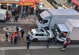 Choque frontal entre un turismo y una furgoneta.