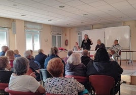 Reunión ocn los vecinos en Villaquilambre.