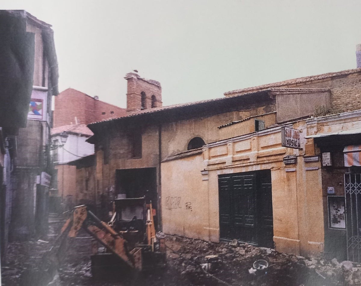 La Iglesia de Palat del Rey durante su remodelación en 1991.