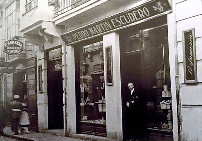 Farmacia y tienda de Pedro Martín Escudero.