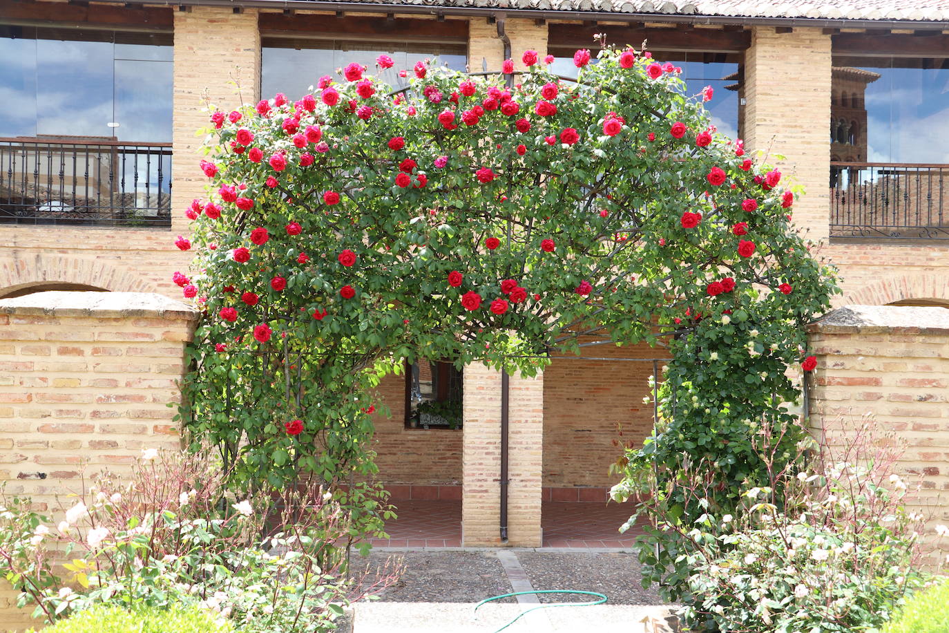 Imagen del Monasterio de Santa Cruz.