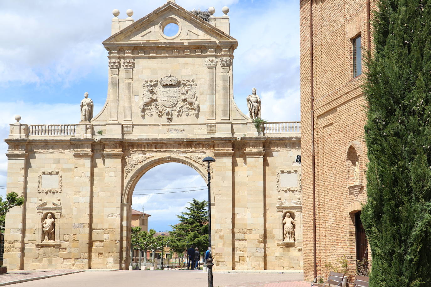 Imagen del Monasterio de Santa Cruz.