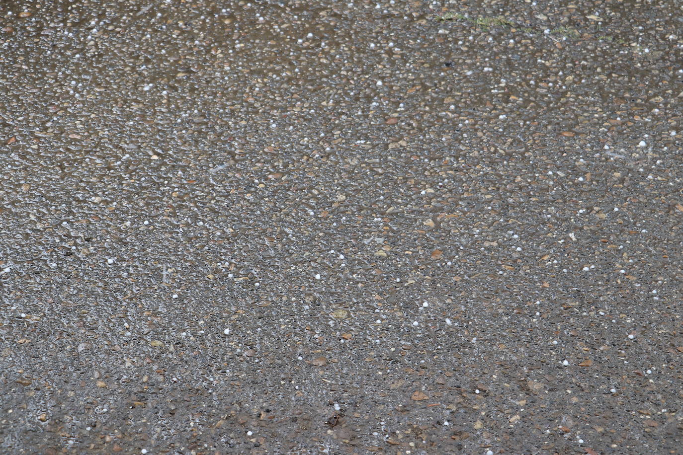 El granizo en mayo sorprende a León