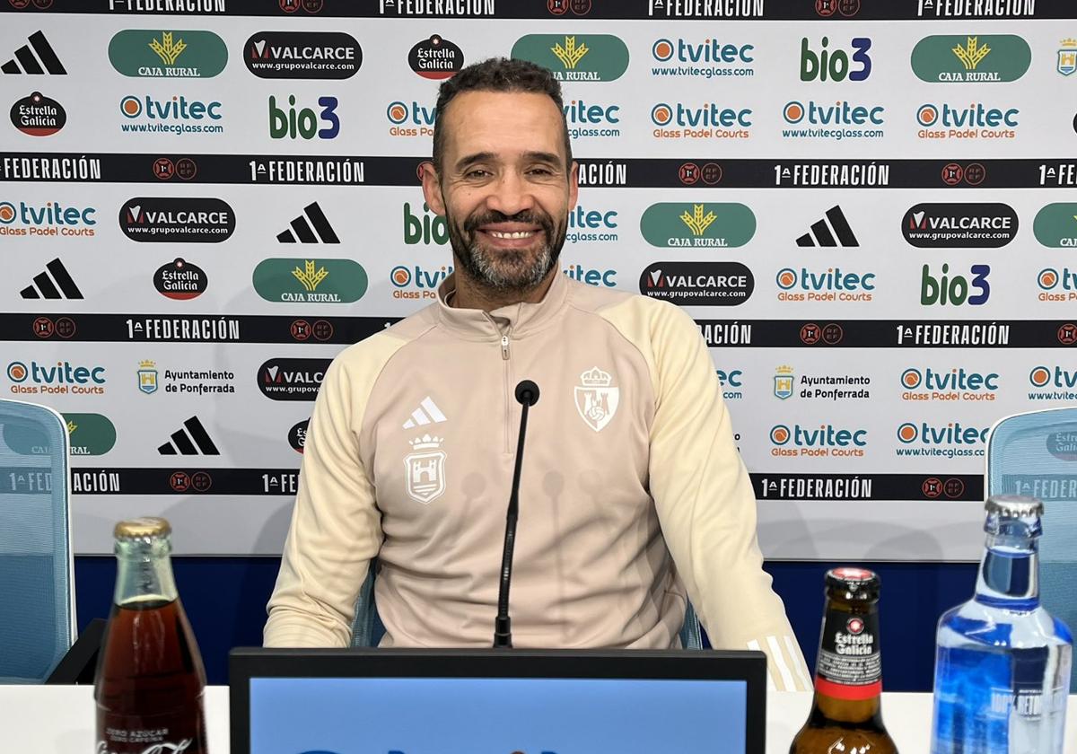 Juanfran García, entrenador de la Deportiva.