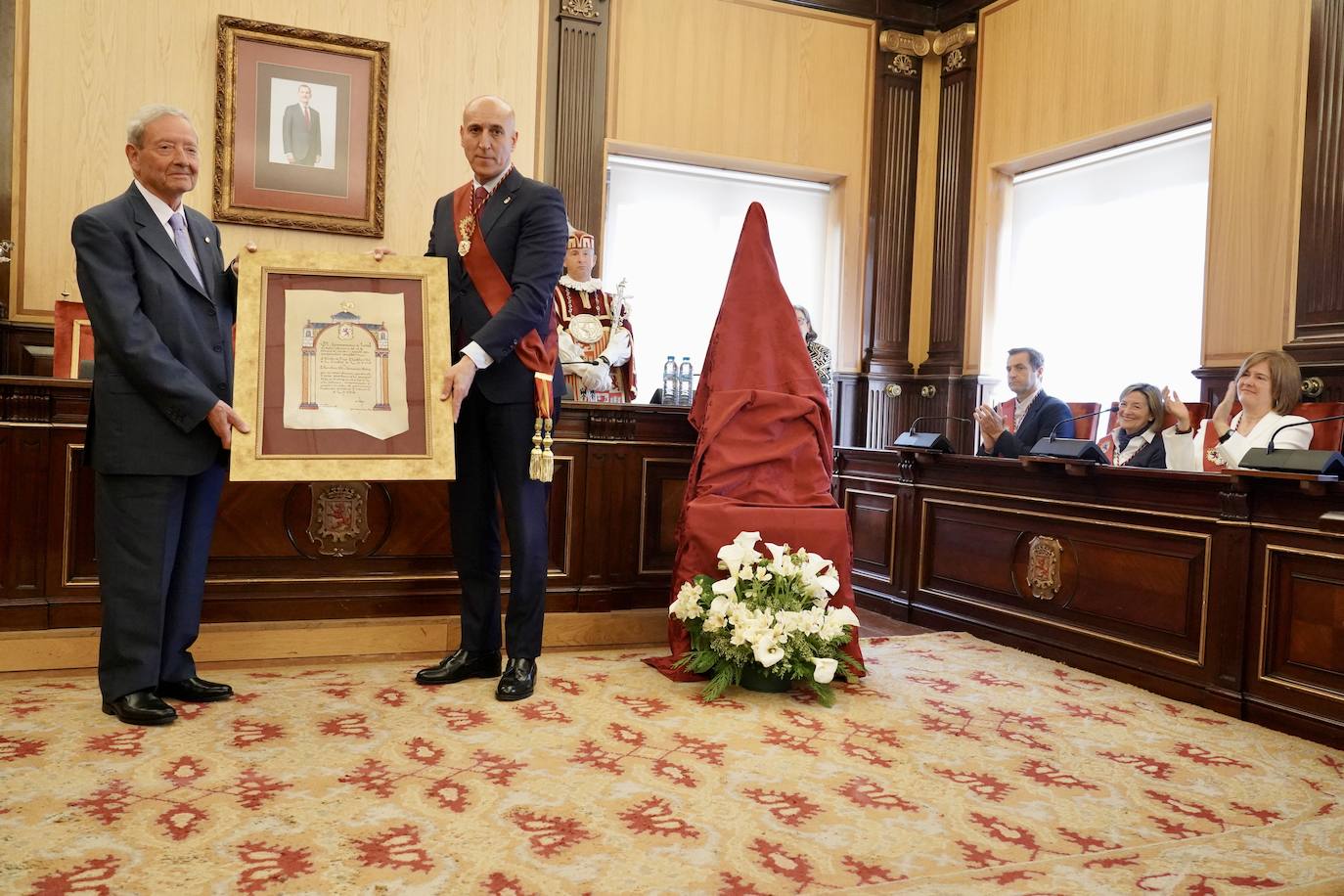 Hijo Predilecto de la Ciudad de León al presidente de Promonumenta