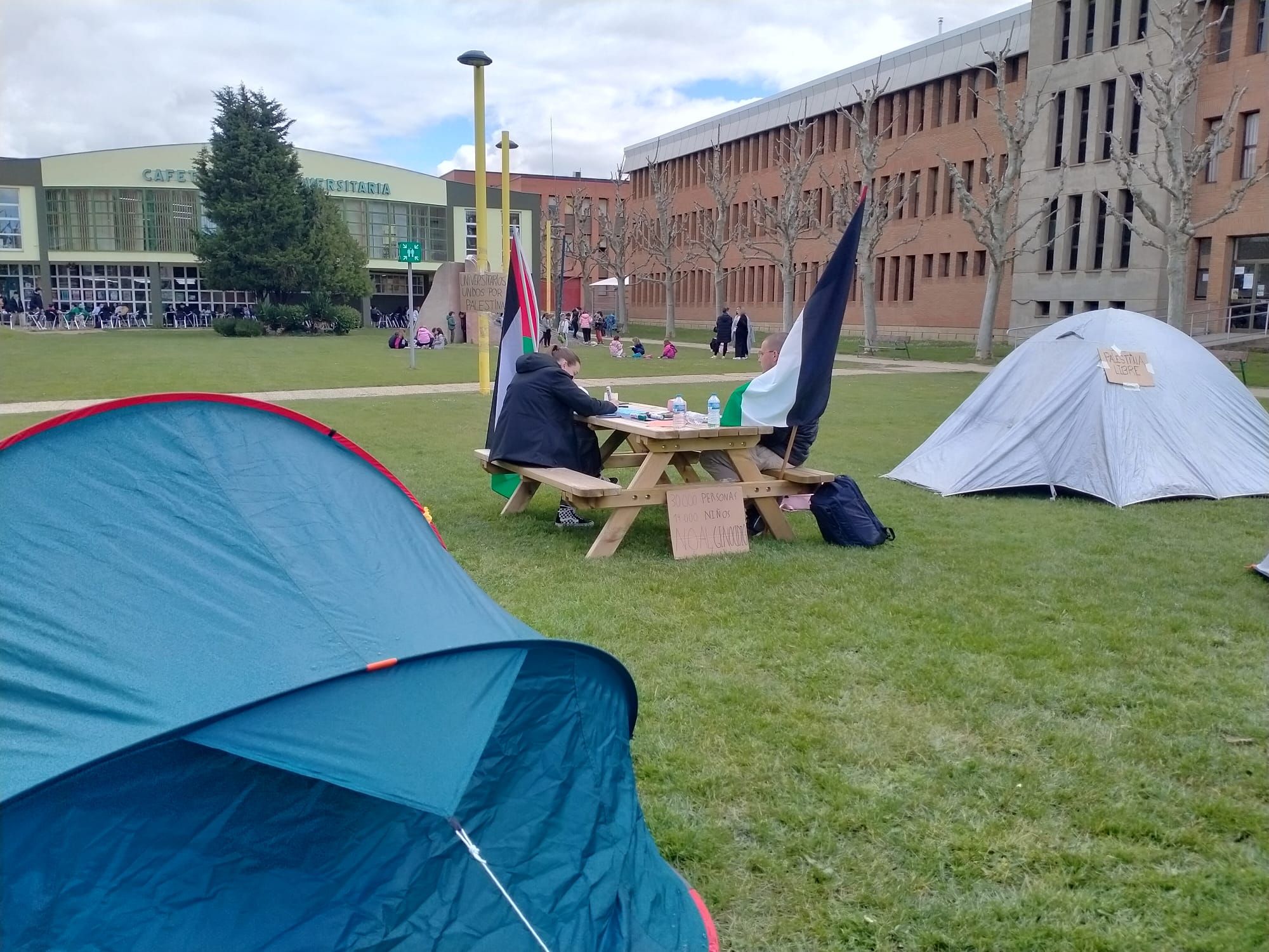 Acampada en el campus universitario por Palestina