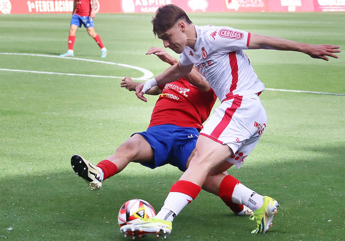 Álvaro, en el partido de la Cultural ante el Teruel.