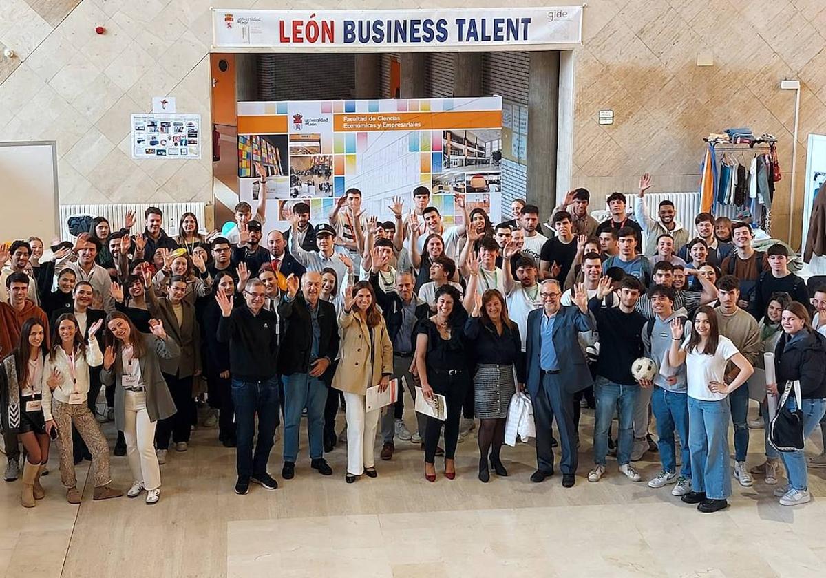 Representantes y participantes de León Bussiness Talent