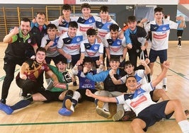 Los jugadores del Trepalio juvenil celebran su victoria ante Ibarreta en el último partido de liga regular.