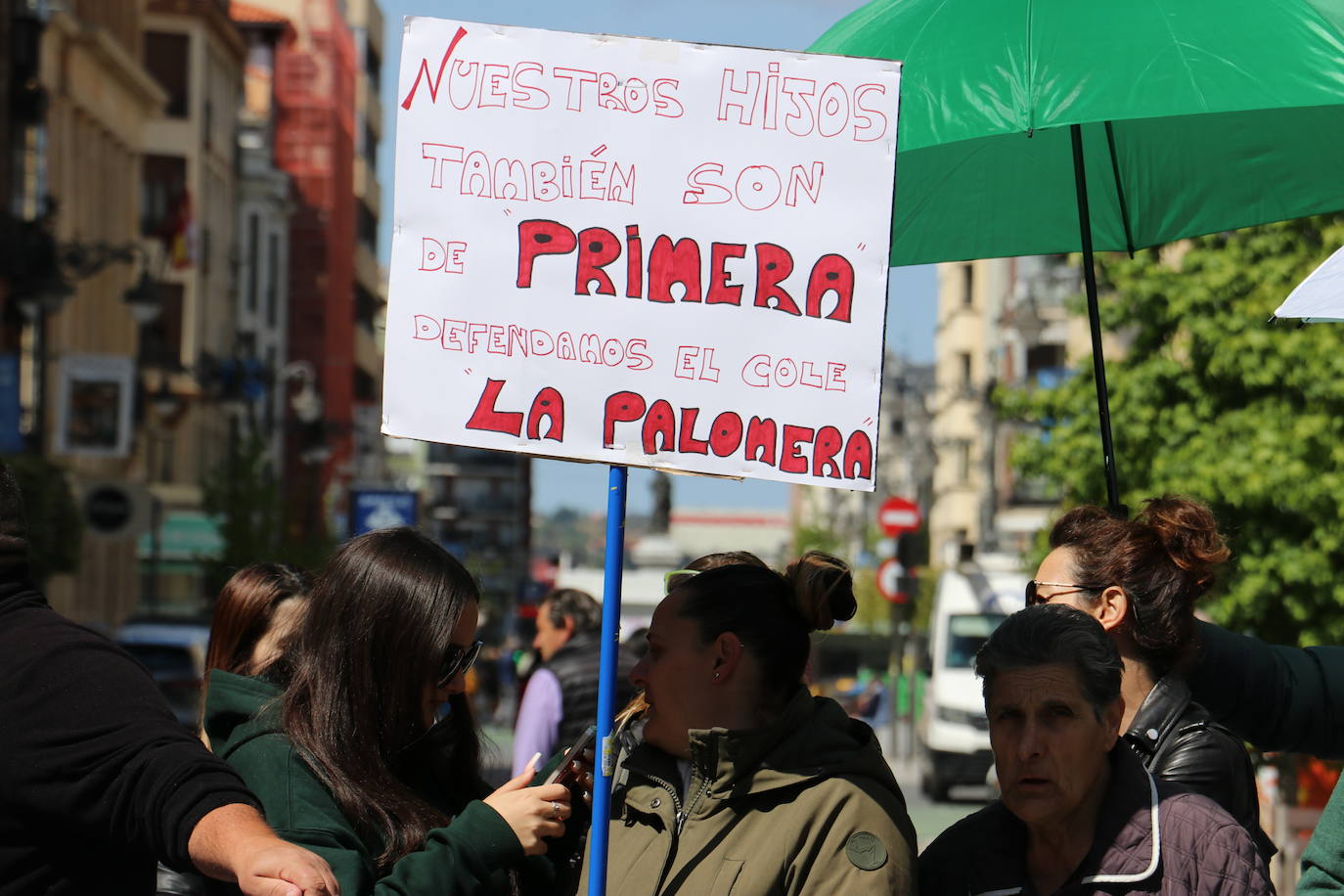 Protestas contra las deficiencias en los colegios de León