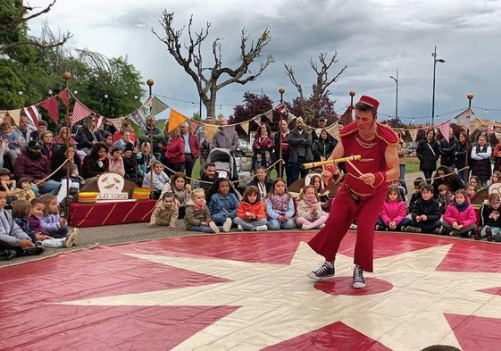 Imagen de uno de los espectáculos del VI Festival de Circo de Villaquilambre