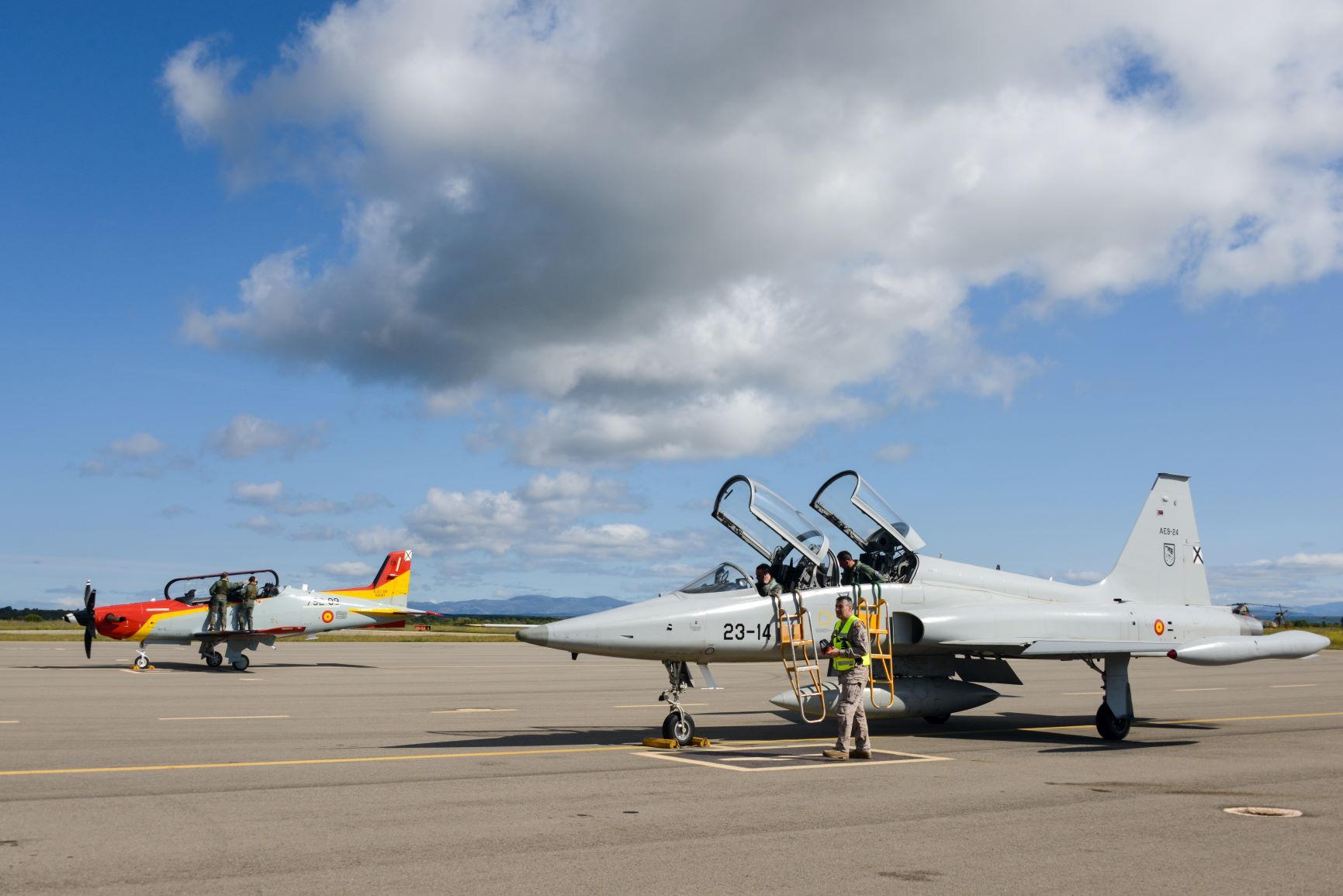 Las naves del ejército que hacen escala en León