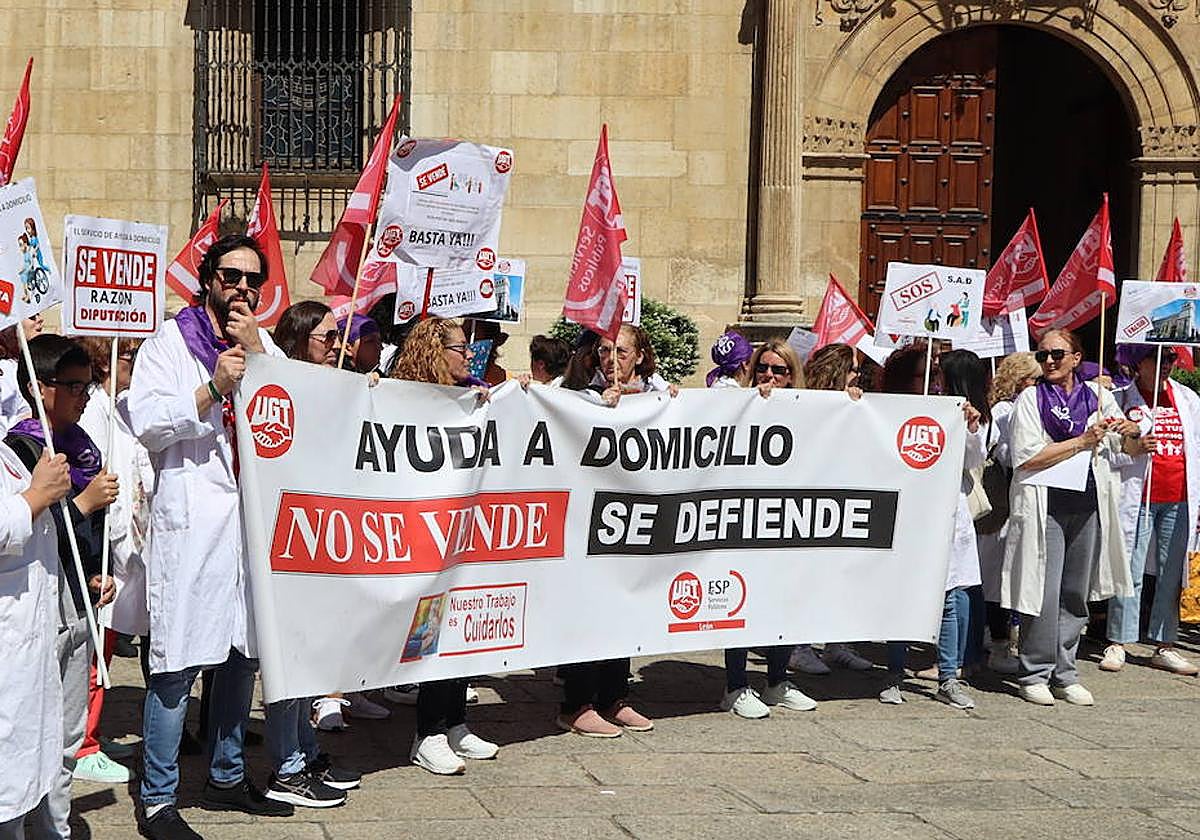 Galería de fotos de la concentración frente a la Diputación de León.