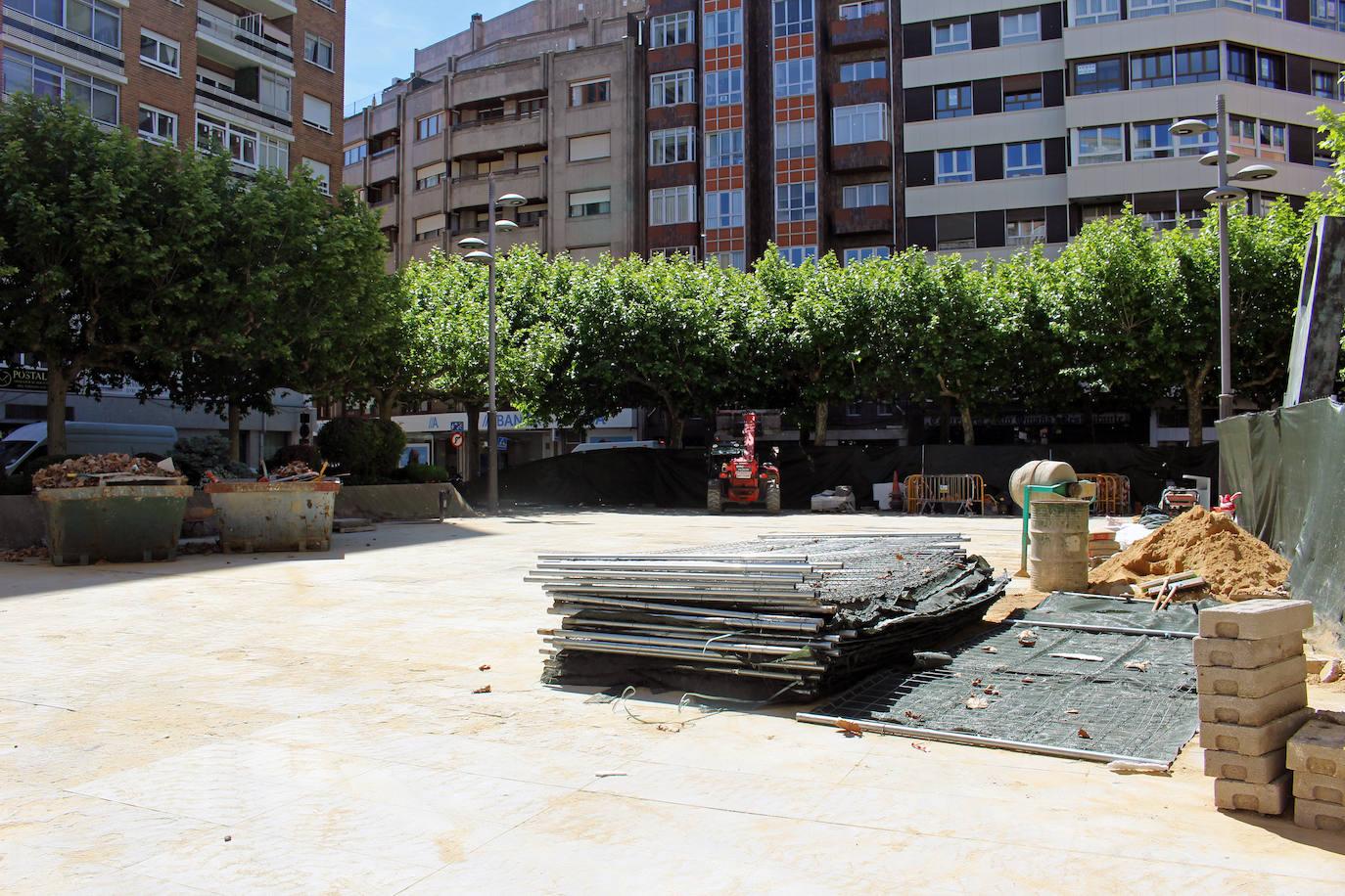 Empiezan a retirar materiales de la plaza de las Cortes